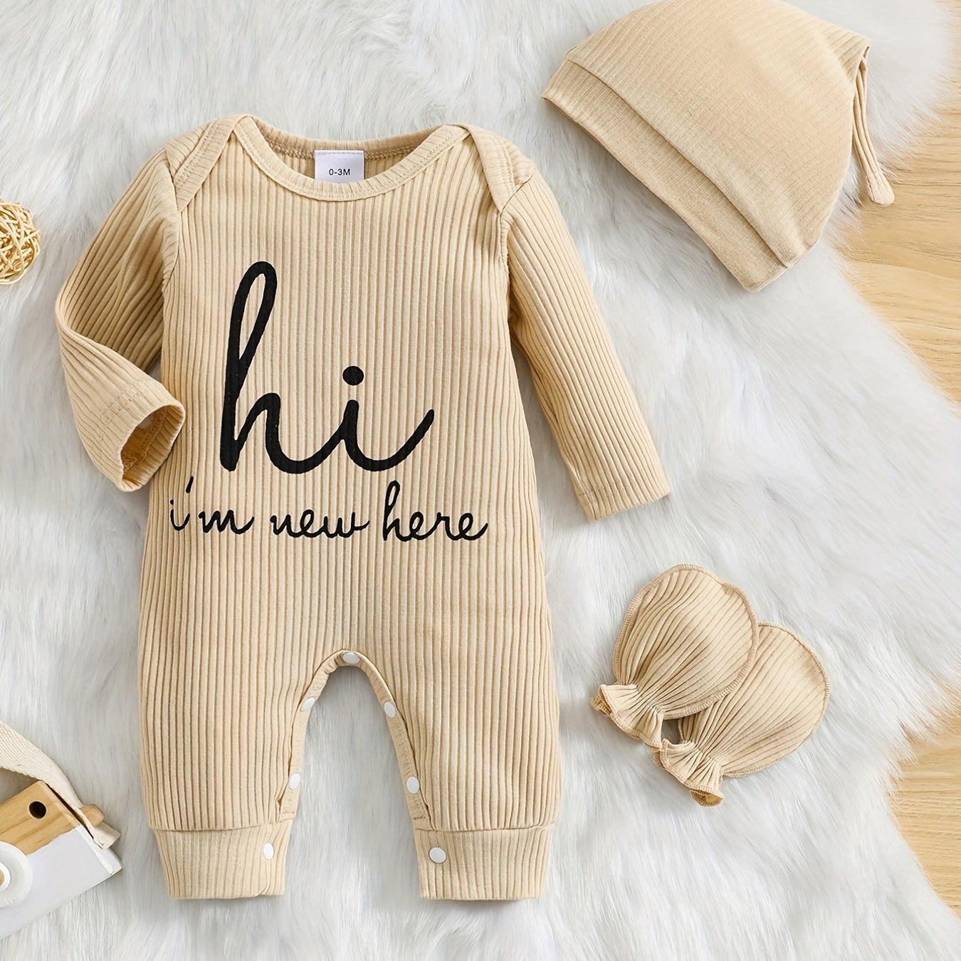 Cute Infant Outfit -  "Hi I'm New Here" Long Sleeve Romper & Hat & Gloves - 4 pcs set.